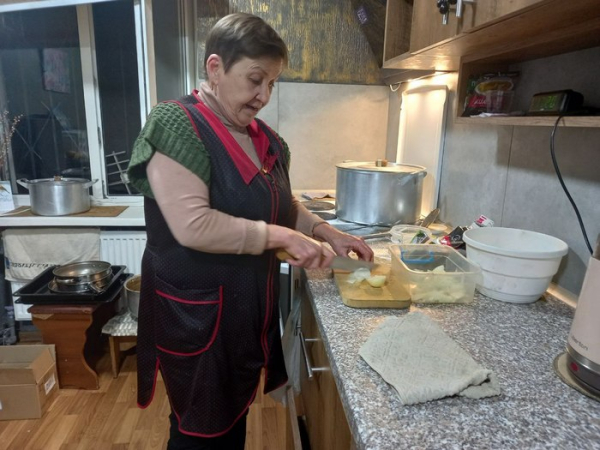 Грузин з Луганська, українка з Лисичанська. Як колишні безхатьки купили дачу без води та кухні: історія неймовірного кохання - INFBusiness