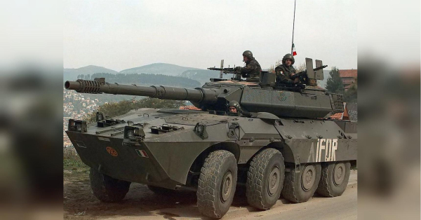 Колісні винищувачі танків B1 Centauro італійського виробництва були помічені на передовій в Україні на початку листопада на озброєнні 78-го окремого штурмового повітряно-десантного полку, який захищав Сумську область. Швидкісні колісні машини 8×8 були оснащені «екранами проти дронів», які забезпечують додатковий захист їхньої легкоброньованої обшивки. Італійські винищувачі танків тепер працюють в Україні: чим вони унікальні - INFBusiness