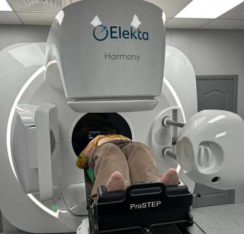 У Кіровоградському обласному клінічному онкологічному центрі офіційно запустили в роботу високотехнологічне обладнання, на яке чекали тисячі пацієнтів – лінійний прискорювач для променевої терапії. Відкрили нову сторінку в історії онкології Кіровоградщини (ФОТО) - INFBusiness