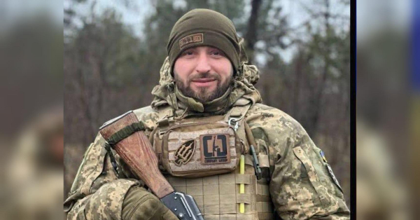 Рівне провело в останню дорогу захисника Богдана Олешка. 29-річний молодший сержант загинув у бою в серпні 2025 року. З найрідніших у нього залишилися дружина, батько та сестра, повідомляє міська рада. Його девізом стали слова: «Де Січ — там воля, де козаки — там сила»: на війні загинув молодший сержант з Рівного - INFBusiness
