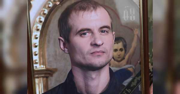 Війна, яка триває вже понад 10 років, забирає у нас найкращих — тих, хто не ховався, хто не стояв осторонь, хто вмів любити свою землю так, що був готовий захищати її ціною власного життя. В останню путь провели одного з таких синів України — артилериста Володимира Гуду. Людину чесну, працьовиту, світлу та віддану. Людину, для якої відповідальність перед родиною й державою була не порожніми словами, а життєвим принципом, повідомляє Макарівський історико-краєзнавчий музей. Йому навіки 43 роки. Осиротіли три доньки: на Дніпропетровщині загинув солдат із Київщини - INFBusiness