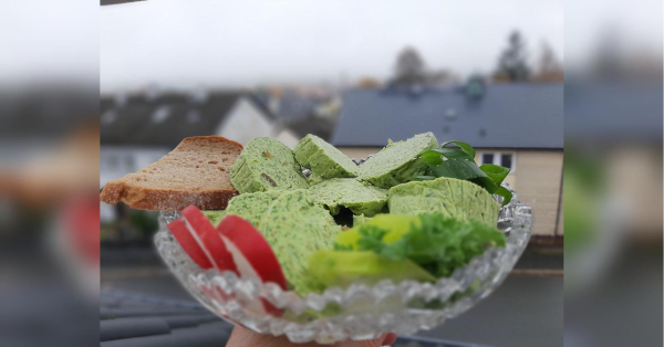 У ресторанах як комплімент часто подають сирне, грибне або часникове масло. Це дуже красиво та смачно. Але приготувати такі смаколики можна і в домашніх умовах. Це коштуватиме недорого, та й часу витратите небагато. Запашне масло зі смаком бекону: ресторанний делікатес легко можна приготувати вдома - INFBusiness