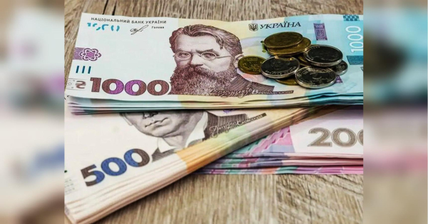 Через «кадровий голод» у низці галузей держава підтримує прагнення українців продовжити працювати навіть після виходу на пенсію. Зокрема, кодекс законів про працю прямо забороняє будь-яку дискримінацію за віком, і пенсіонери можуть отримувати одночасно і заробітну плату, і пенсію. Працюючі пенсіонери можуть отримати підвищену пенсію: що відомо - INFBusiness