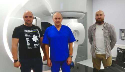 У Кіровоградському обласному клінічному онкологічному центрі офіційно запустили в роботу високотехнологічне обладнання, на яке чекали тисячі пацієнтів – лінійний прискорювач для променевої терапії. Відкрили нову сторінку в історії онкології Кіровоградщини (ФОТО) - INFBusiness