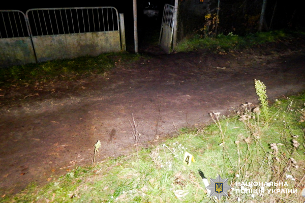 На Рівненщині, де раніше СБУ запобігла теракту, сталося подвійне вбивство. Про це повідомили в Головному управлінні Національної поліції в Рівненській області. Кривава трагедія на Рівненщині: ревнивець позбавив життя жінку її брата і розпоров собі живіт (фото) - INFBusiness