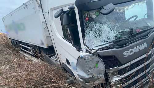 24 листопада на автодорозі "Київ–Одеса" у напрямку столиці сталася дорожньо-транспортна пригода за участі вантажного автомобіля та мікроавтобуса. На Кіровоградщині розслідють ДТП із двома травмованими (ФОТО) - INFBusiness