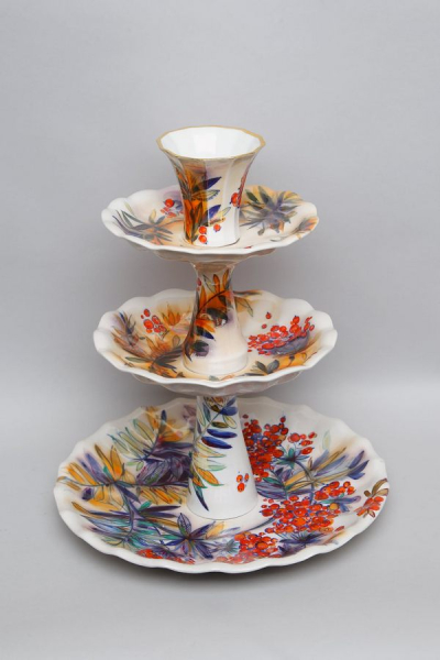 «Можливо, посуд з ягодою, яка вважається сильним оберегом, є й у вашій оселі» — колекціонерка Людмила Карпінська-Романюк - INFBusiness