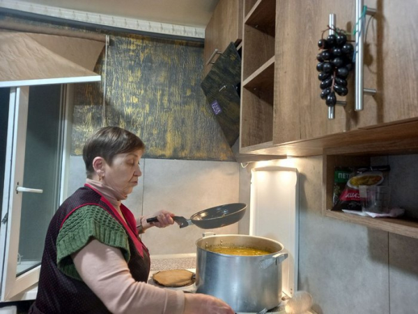 Грузин з Луганська, українка з Лисичанська. Як колишні безхатьки купили дачу без води та кухні: історія неймовірного кохання - INFBusiness