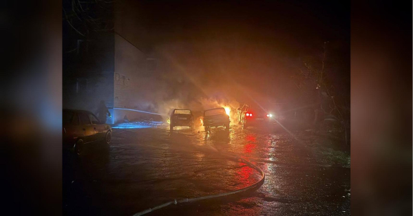 Росіяни продовжують обстрілювати Україну. Минулої ночі по центру міста Балаклія Харківської області ворогом було завдано два ракетних удари. Про це повідомив начальник Балаклійської МВА Віталій Карабанов. Росія завдала ракетних ударів по центру Балаклії, є загиблі та поранені діті — жахливі кадри наслідків (фото) - INFBusiness