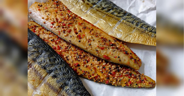 Скумбрія багата на вітаміни, мінерали та кислоти Омега-3. Цю рибу можна не лише смачно приготувати у маринаді, але й запекти в духовці. Як приготувати скумбрію, щоб «танула» в роті: легкий рецепт для ситної вечері - INFBusiness