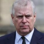 «Тиняється навколо будинку та лається»: позбавленого титулів принца Ендрю підтримала його колишня дружина Сара Фергюсон - INFBusiness