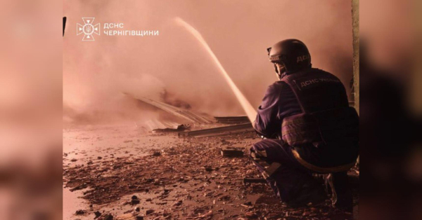 РФ вдарила десятками дронів: горять будинки і підприємства, рух поїздів змінено, є жертви (фото) - INFBusiness