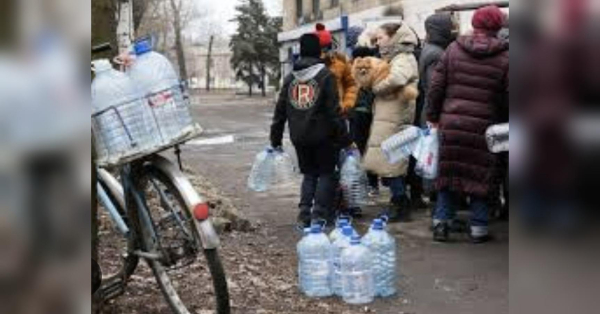 На межі колапсу: в окупованому Донбасі люди б’ються за воду, що непридатна навіть для прання - INFBusiness