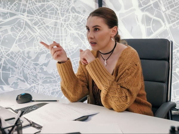 «Думала, що, може, вже не буду займатися акторством»: зірка серіалу «Митець» Юлія Амелькіна про випробування під час великої війни - INFBusiness