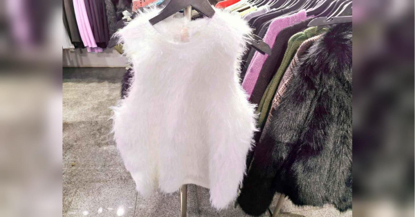 Зима вже не за горами. А це означає, що прямо зараз потрібно подбати про теплі речі, в яких почуватиметеся комфортно. Пухнаста безрукавка — одна з них. Вона зручна тим, що зберігає тепло й при цьому завдяки відсутності рукавів не обмежує рухів. Пухнаста безрукавка — тепло та стильно: але є нюанси, які потрібно враховувати - INFBusiness