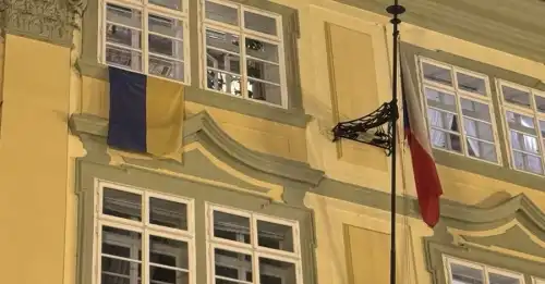 У Чехії депутати вивісили на будівлі парламенту три прапори України - INFBusiness