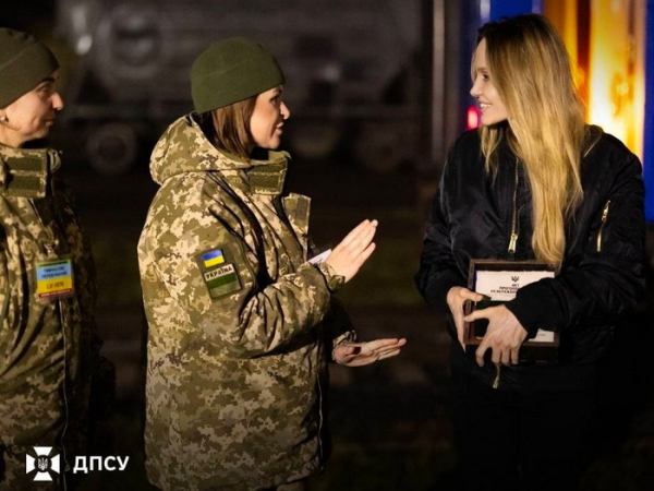 Пригоди «місіс Сміт» завершились на позитиві: що пишуть блогери про візит Анджеліни Джолі в Україну - INFBusiness
