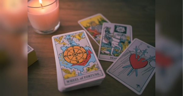 Якщо 12 листопада знавці карт Таро визначали як день, що несе енергію внутрішнього перелому, коли до важливого залишається лише один крок, то завтрашній день, 13 листопада, — той самий час, коли щось важливе вже є у житті людини. Рибам — «П'ятірка кубків» та прийняття втрат, Скорпіонам — «Сімка мечів» та вміння бачити приховані шляхи: таро-прогноз для всіх знаків на 13 листопада - INFBusiness