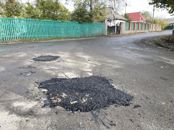 «Моє хобі — латати ями на дорогах»: айтівець з Полтавщини самотужки укладає асфальт на розбитих вулицях - INFBusiness
