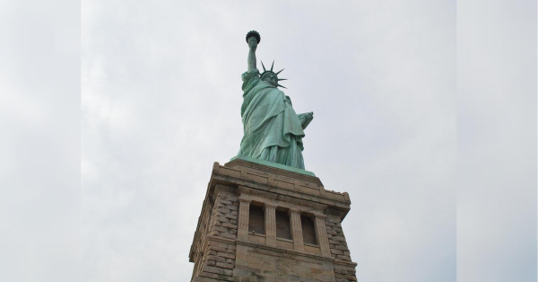 В США, де нещодавно ухвалили рішення щодо депортації на батьківщину 50 українців, вирішили переглянути перелік всіх біженців з України, які знайшли прихисток в Америці за часів попередньої президентської адміністрації. Трамп ініціює перевірку всіх українських біженців, прийнятих за часів Байдена - INFBusiness