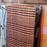 Картатий шарф: є один секрет, як поєднувати його з верхнім одягом - INFBusiness