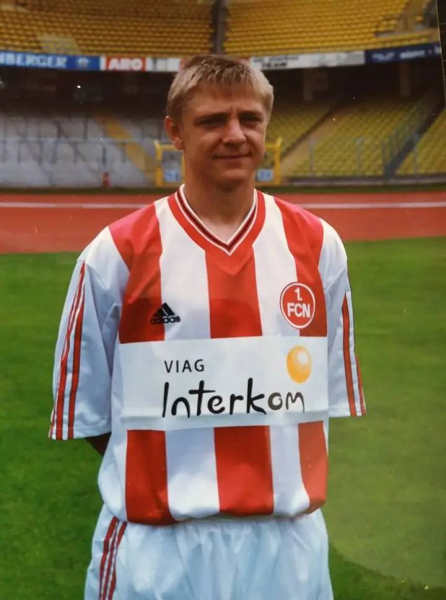 У футболці "Нюрнберга" Ексфутболіст збірної України помер у 54 роки після матчу ветеранів у Луцьку (фото) - INFBusiness