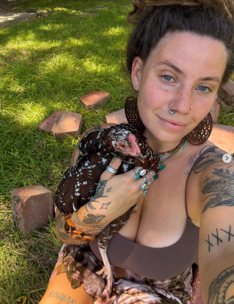 Фото з Instagram Американська модель відкрила ферму й заробляє статки біля кіз і вуликів (фото) - INFBusiness