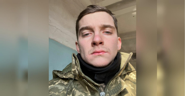 Стікаючи кров’ю, попередив про ворожу засідку: історія 23-річного Героя України, який віддав життя, рятуючи побратимів - INFBusiness
