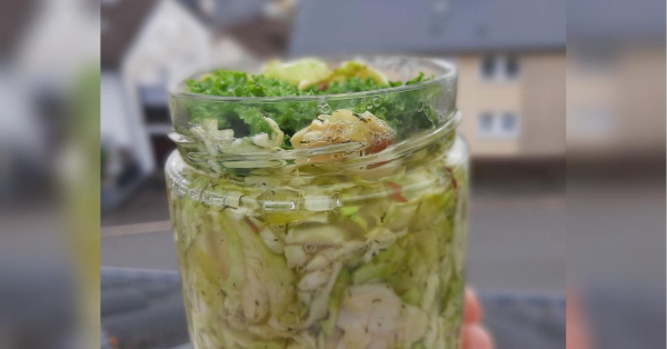 Брюссельською ця капуста називається завдяки своєму походженню. Сьогодні страви з цього овочу популярні у багатьох країнах світу. Приваблюють мініатюрні голівки капусти, наче іграшкові. Крім того, вона дуже корисна. Делікатес для гурманів: готується простіше простого - INFBusiness