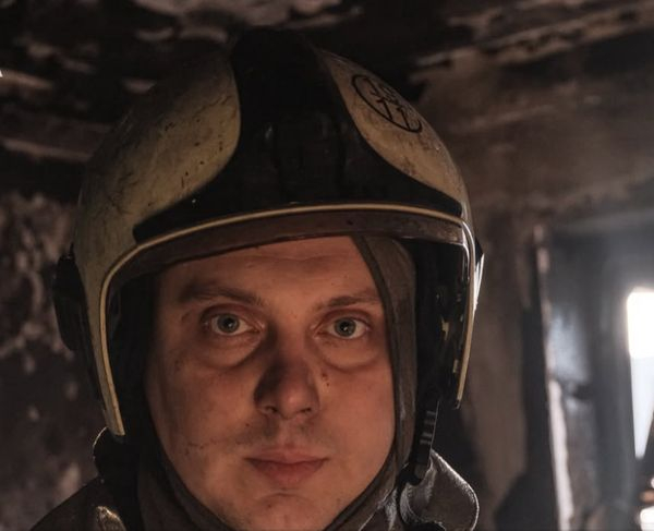 «Це важке випробування»: рятувальник гасив пожежу у власній квартирі після атаки дрона - INFBusiness