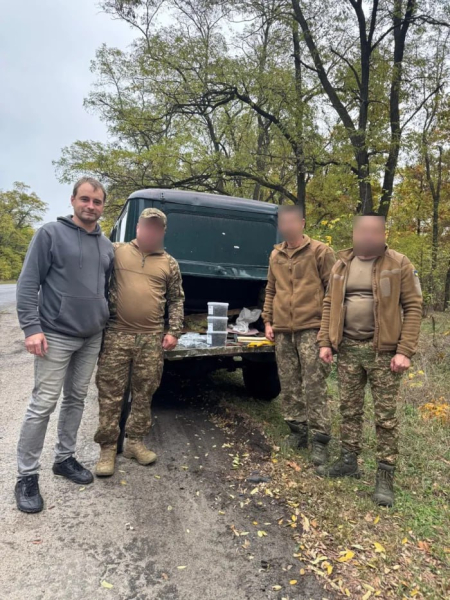 «Моє хобі — латати ями на дорогах»: айтівець з Полтавщини самотужки укладає асфальт на розбитих вулицях - INFBusiness