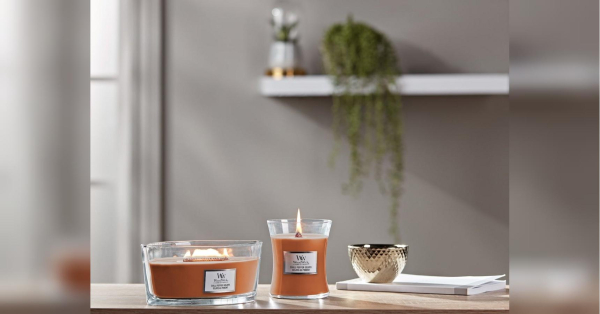 Аромати для дому — це простий спосіб створити у вашому інтер'єрі унікальну атмосферу. Замість штучних освіжувачів повітря, ви можете створити власні натуральні суміші, які не тільки чудово пахнуть, але й позитивно впливають на ваш настрій. Кориця, ваніль, цитрусові та свіжі трави — це лише кілька інгредієнтів, які допоможуть вам створити унікальний аромат у вашому домі. Більшість із них уже є у вас на кухні, а решту легко знайти в універсальних магазинах, пише видання Polki.pl. Корисні ідеї для аромату в оселі: більшість інгредієнтів знайдете у своїй кухонній шафі - INFBusiness