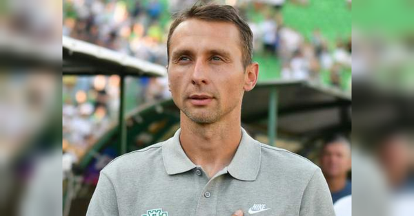 У родині головного тренера львівських «Карпат» 38-річного Владислава Лупашка народилася третя дитина, повідомляє пресслужба «зелено-білих». Раніше наставник збірної України Сергій Ребров став батьком вчетверте. Головний тренер «Карпат» втретє став батьком (фото) - INFBusiness