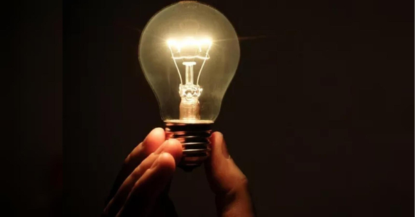 В Україні через російські удари по енергетиці застосовуються заходи обмеження споживання електроенергії. Про це повідомили в компанії «Укренерго». Темрява знову за розкладом: 14 листопада українцям запровадять масштабні відключення світла - INFBusiness