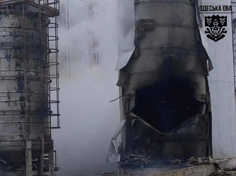 Росіяни вдарили по двом цивільним суднам на Одещині: є поранені - INFBusiness