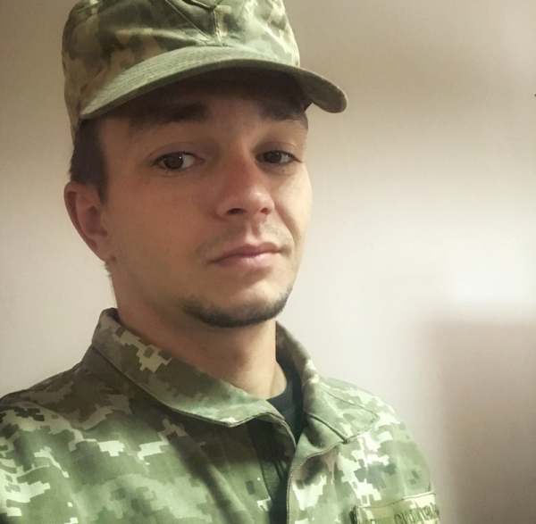 «Загибель партнера була певним важелем, чому я пішов на фронт»: військовий та активіст ЛГБТІК+спільноти про виклики під час повномасштабного вторгнення - INFBusiness