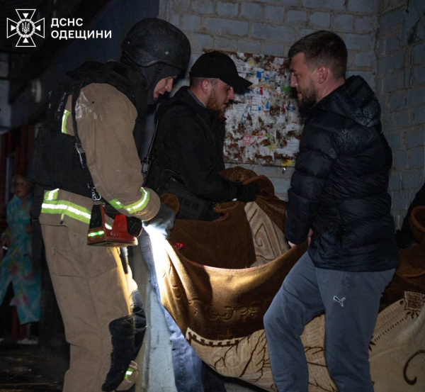 Дрони ворога масовано атакували вночі Одесу: є руйнування та поранені (фото, відео) - INFBusiness