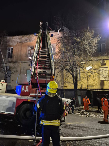 Вночі ворог вдарив із артилерії по житлових районах Херсона та Нікополя: що відомо (фото) - INFBusiness