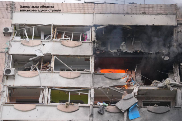 Ворог вдарив по житлових будинках у Запоріжжі: постраждала 21 людина, у тому числі дитина (фото, відео) - INFBusiness