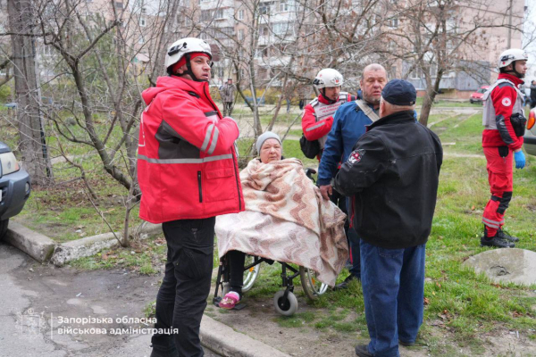 Ворог вдарив по житлових будинках у Запоріжжі: постраждала 21 людина, у тому числі дитина (фото, відео) - INFBusiness