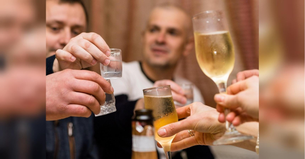 Що з’їсти в новорічну ніч, аби уникнути похмілля: цей продукт є на кожному столі - INFBusiness