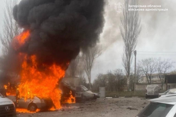 Росіяни завдали серії ударів по Запоріжжю: у місті пожежі, є поранені (фото) - INFBusiness