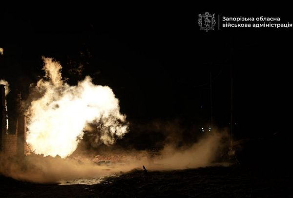 Під ранок ворог завдав удару по Запоріжжю: пошкоджено приватні будинки та багатоповерхівки, у місці «прильоту» пожежа (фото, відео) - INFBusiness