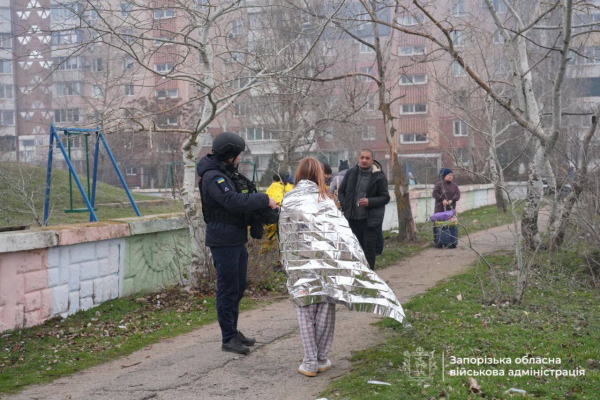 Ворог вдарив по житлових будинках у Запоріжжі: постраждала 21 людина, у тому числі дитина (фото, відео) - INFBusiness