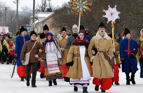 Голодна кутя, освячення води, обряди купання і щедрування: яких українських традицій і заборон заведено дотримуватися на Водохреще - INFBusiness