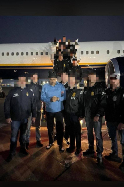 Мадуро вивели з літака в Нью-Йорку у супроводі конвою і доправили до СІЗО в Брукліні (фото, відео) - INFBusiness