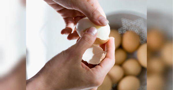 Секрет ложки: навіщо досвідчені господині трохи надбивають яйця перед варінням - INFBusiness