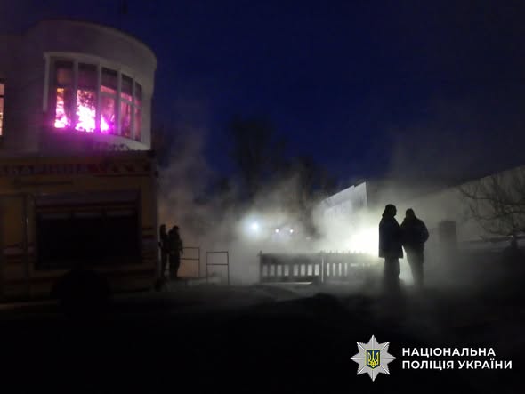 У Києві рятують 16-річну дівчину, яка впала в яму з окропом з вини комунальників (фото) - INFBusiness