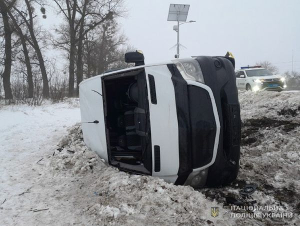 Маршрутка «посковзнулася» на Сумщині: вісім постраждалих (фото) - INFBusiness