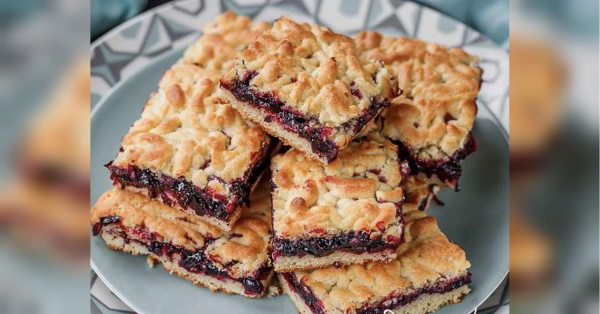 Все змішав — і в духовку: рецепт найпростішого домашнього пирога - INFBusiness